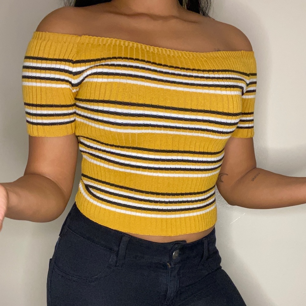 Off the shoulder cropped Knit Sweater Size S